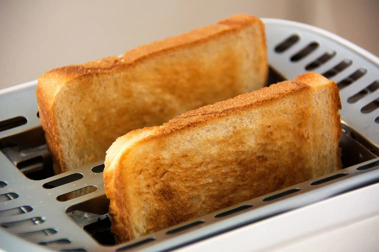 svjeze tostiran hljeb u tosteru