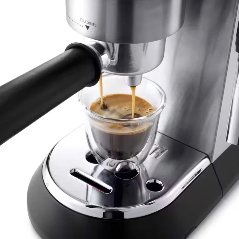 Aparat za espresso kafu sa mogućnošću punjenja dvije šoljice istovremeno.