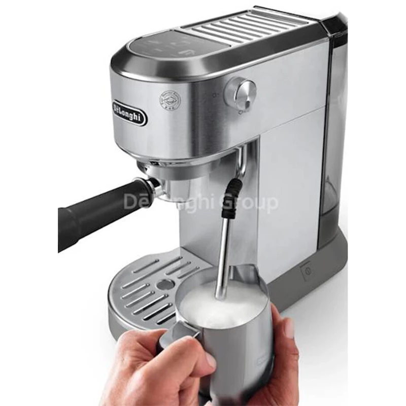 Aparat za espresso kafu sa pjenjačom za mlijeko.