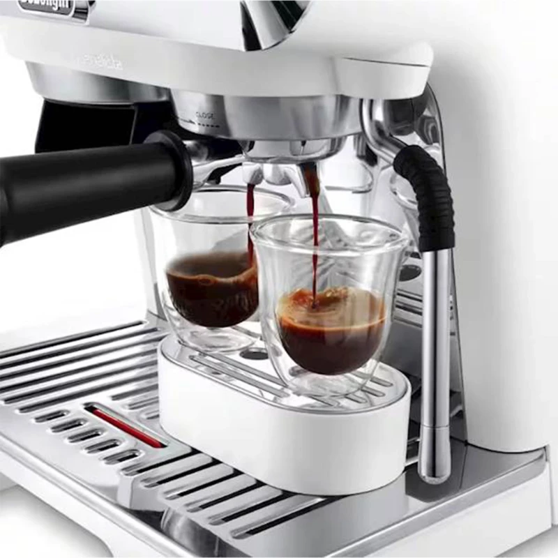 Aparat za espresso kafu sa radnim pritiskom od: 15 bara.