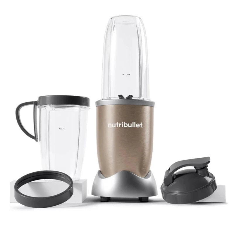 Blender sa dodatnim posudama za čuvanje smutija.