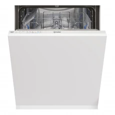 Ugradbena mašina za pranje suđa Indesit.