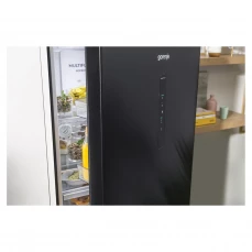Prednja strana samostojećeg frižidera sa zamrzivačem Gorenje