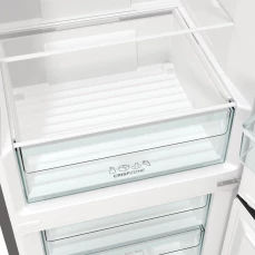 Kombinovani frižider sa IonAir MultiFlow sistemom koji otklanja nerpijatne mirise i hranu čini svježom.