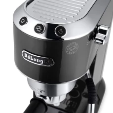 Aparat za espresso kafu kompatibilan i sa kapsulama za kafu.