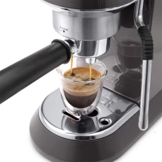 Aparat za espresso kafu sa mogućnošću pravljenja pjene.