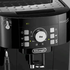 Aparat za espresso kafu sa mlinom za kafu.