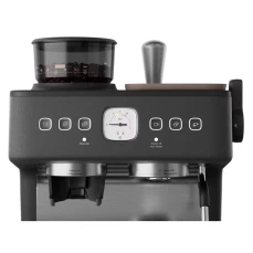 Aparat za espresso kafu sa pjenjačom za mlijeko.