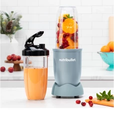 Blender sa dvije čaše za pravljenje smutija.