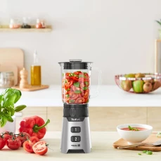 Blender snage 400w sa dvije brzine blendanja.