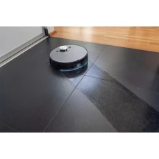 Robot usisivač sa mogućnošću mokrog brisanja ravnih podova.